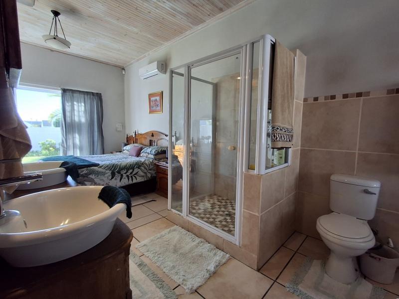 4 Bedroom Property for Sale in Golden Mile Western Cape